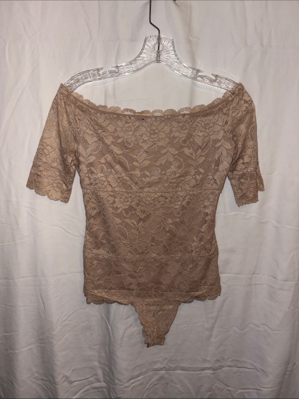 GUESS Women’s Beige Nude Floral Lace Off-Shoulder with Sleeve Bodysuit